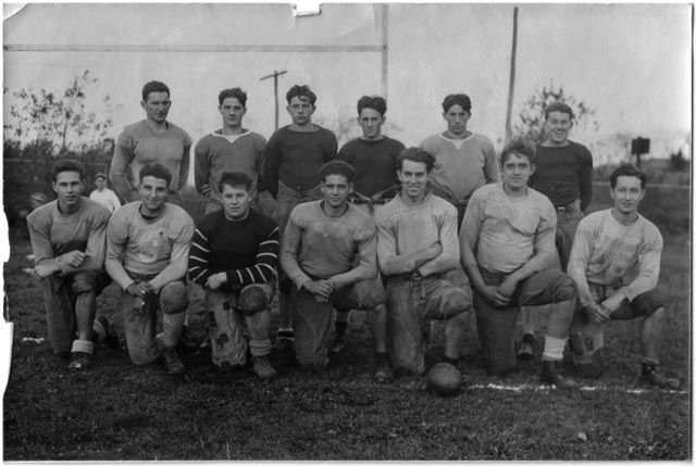 Members of the 1933 Kingston High School Football team