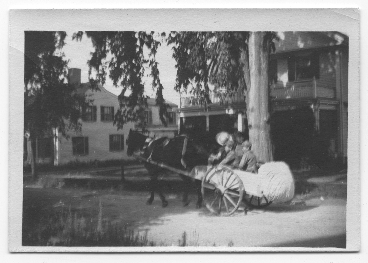 "Guardians of the Clam Flats" float, Fourth of July parade, 1910