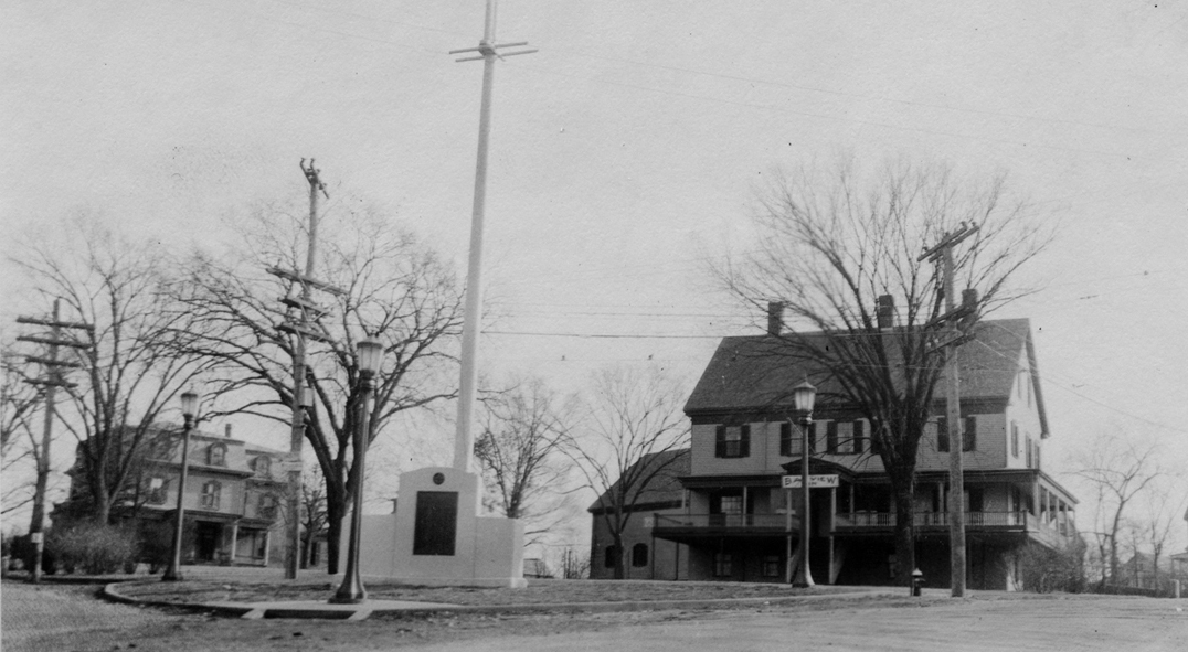 Kingston Inn, Keith House and World War I monument, circa 1930